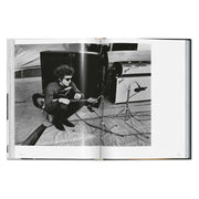 Daniel Kramer. Bob Dylan. A Year and a Day (English)