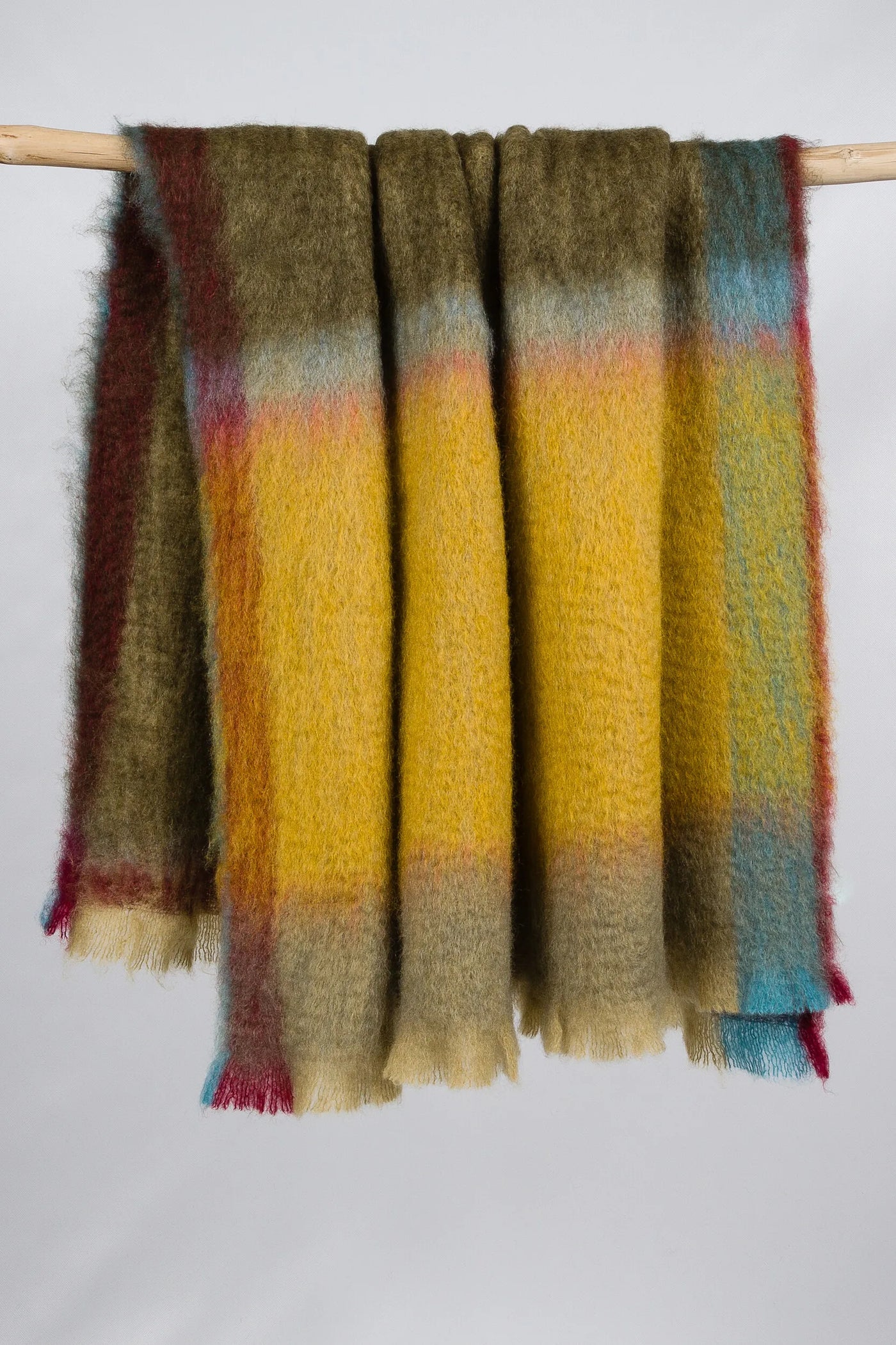 Mantas Ezcaray Mohair Rozco