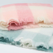 Mantas Ezcaray Cashmere Blanket- Bebe Rosa