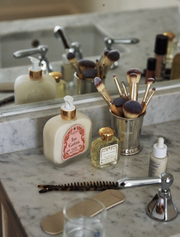 Jane Brushes Cup