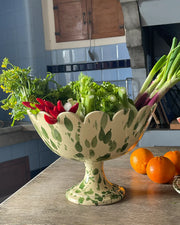 The Scalloped bowl with Stand