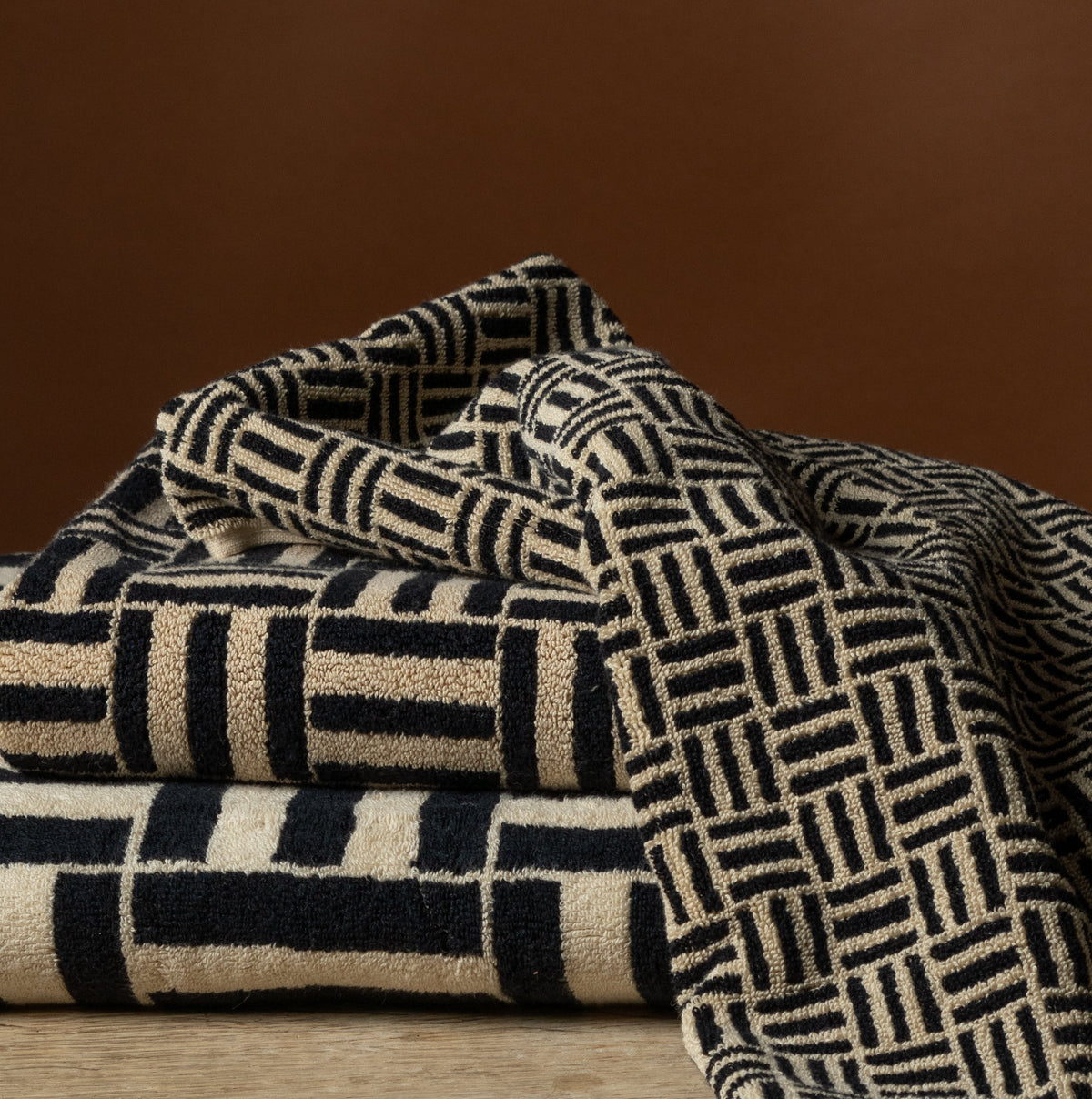 Torrens Hand Towel in Sand & Noir