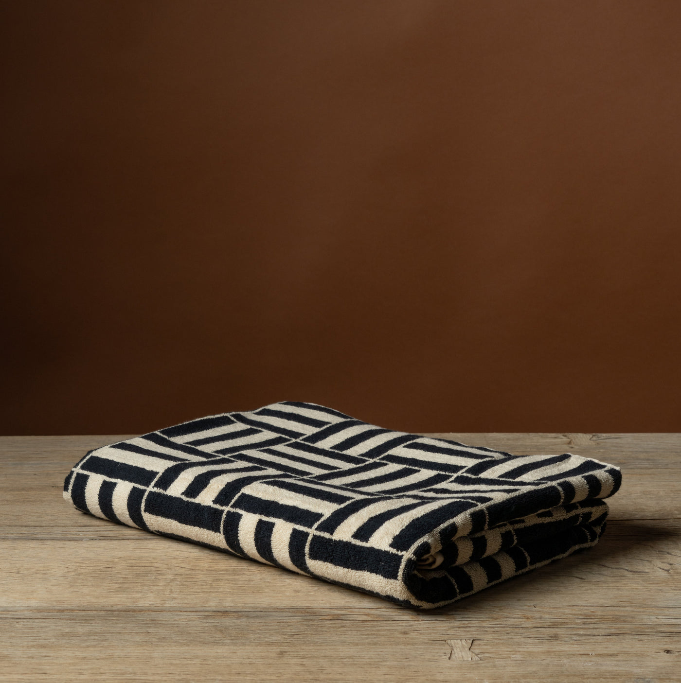 Willis Pool Towel in Sand & Noir