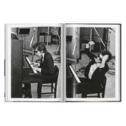 Daniel Kramer. Bob Dylan. A Year and a Day (English)
