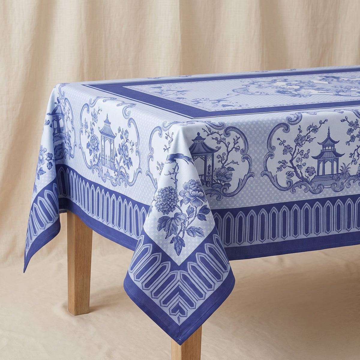 Tablecloth, Promenade Impériale